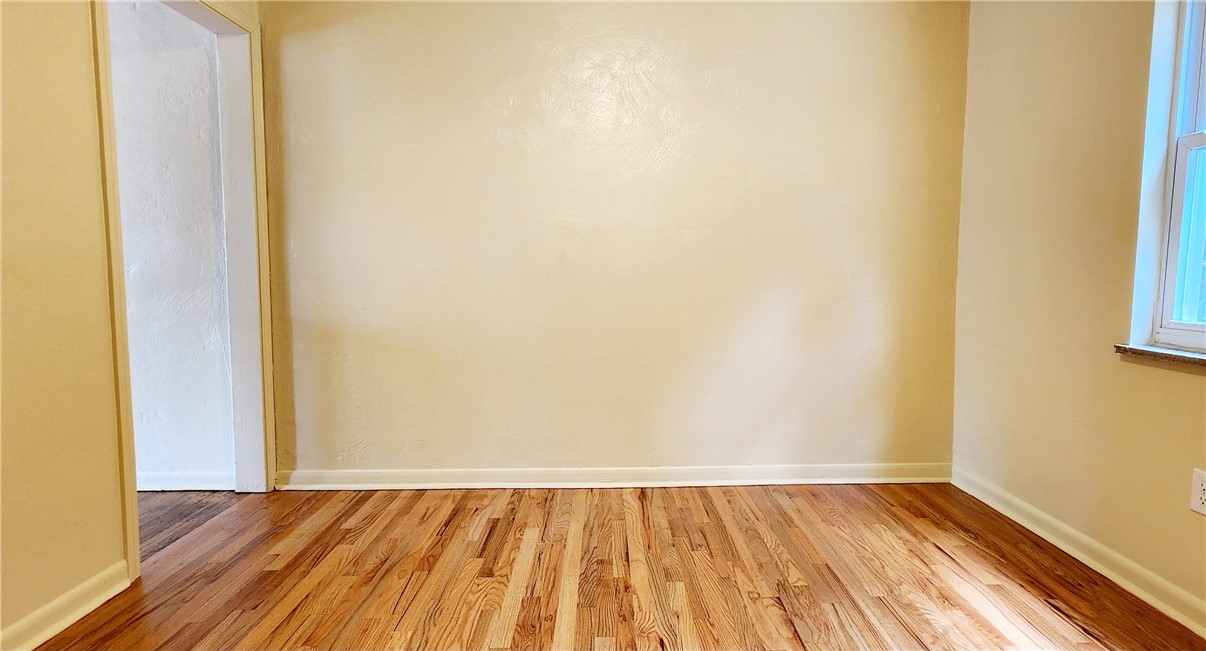 1152 Woodbine