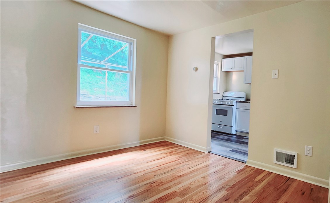 1152 Woodbine