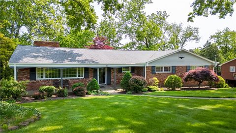 85 Marwood Dr Upper St. Clair PA 15241