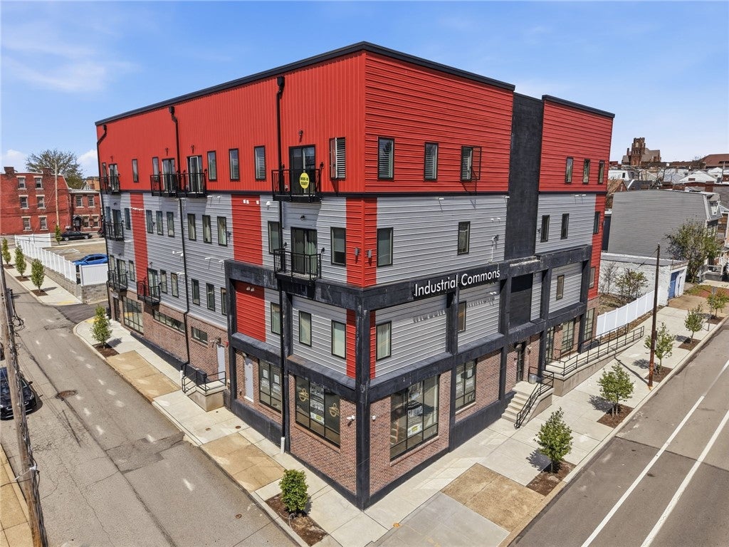 Photo 1 of 39 — 3809 Liberty Ave 201, Lawrenceville, PA 15201