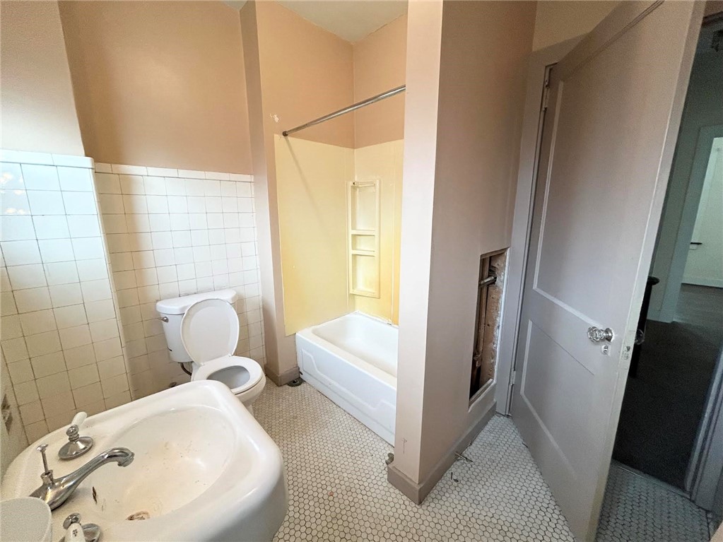 964 Oxford Street St, Turtle Creek, Pennsylvania image 21