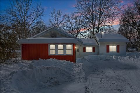 Photo of 9 13th St, Bessemer, PA 16112 (MLS # 1738423)