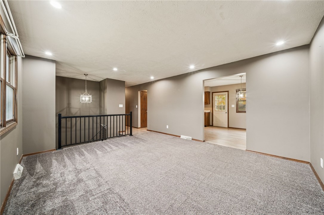 60 Violet St