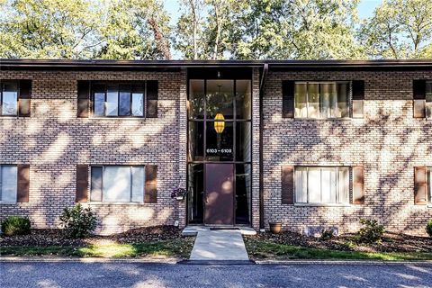Photo of 6108 Sanlin Dr, Coraopolis, PA 15108 (MLS # 1725110)