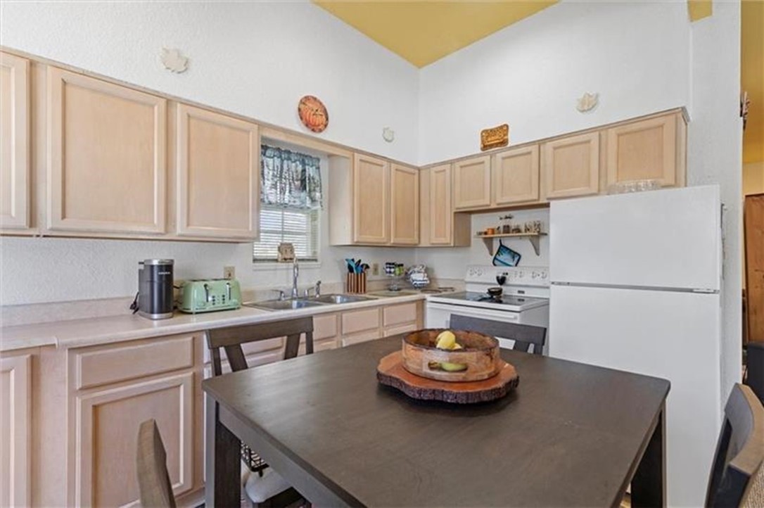 248 E Pike Street St, Houston, Pennsylvania image 8
