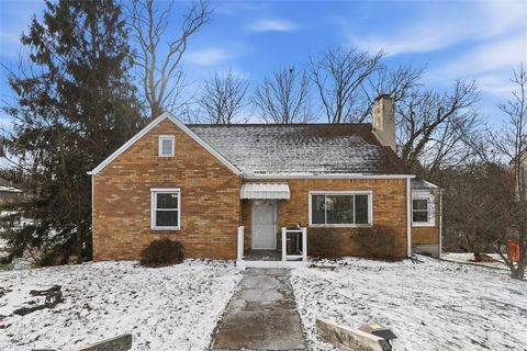Photo of 27 Ehle Ave, Coraopolis, PA 15108 (MLS # 1738255)
