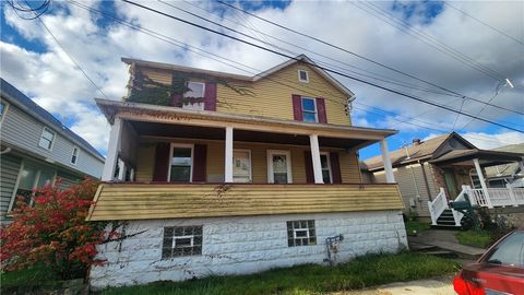 Photo of 517 Sycamore St, Vandergrift, PA 15690 (MLS # 1725366)
