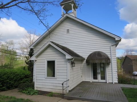 Photo of 172 Coal Bluff Rd, Finleyville, PA 15332 (MLS # 1750865)