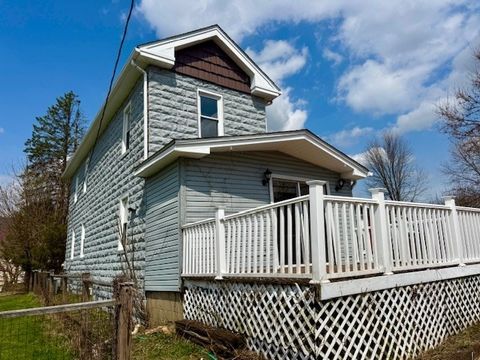 Photo of 668 1/2 Addison St, Washington, PA 15301 (MLS # 1746171)