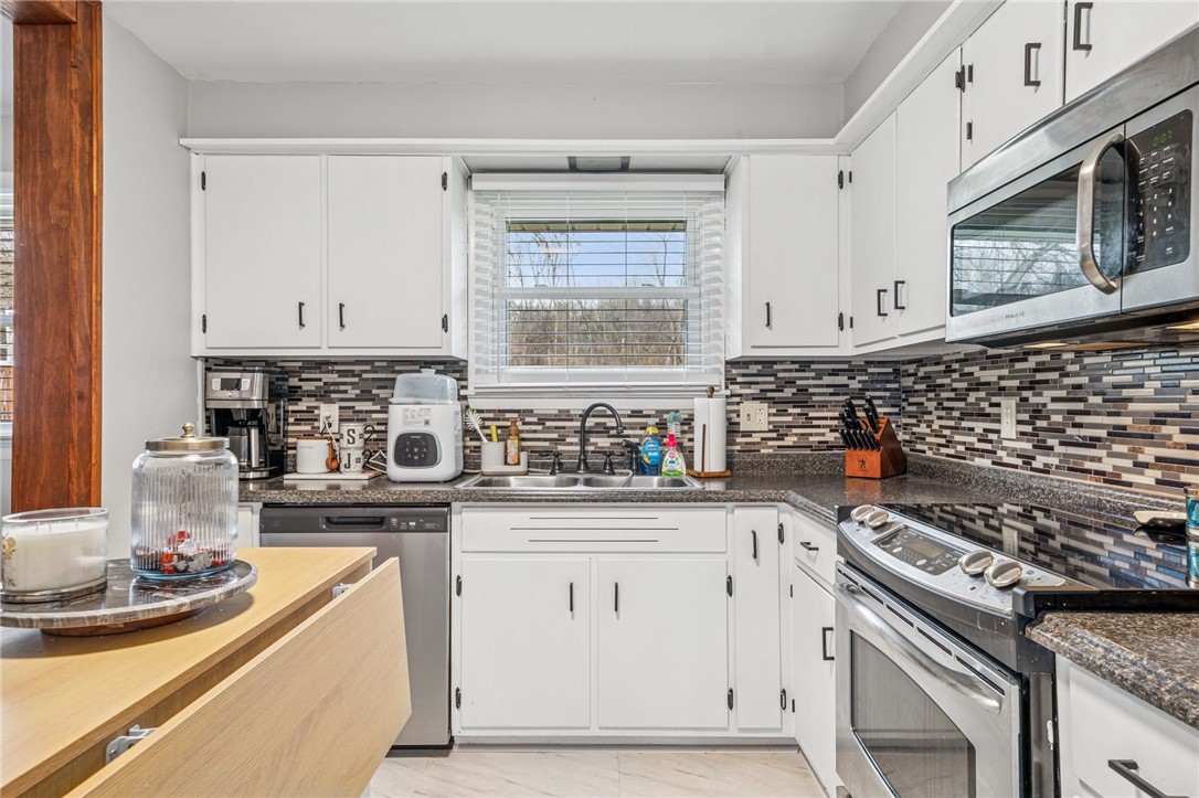 714 Skyline Dr, Youngwood, Pennsylvania image 9