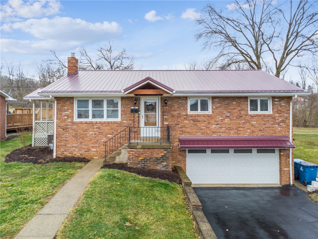 714 Skyline Dr, Youngwood, Pennsylvania image 1