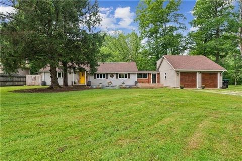 Photo of 117 Puppy Path Ln, Ligonier, PA 15658 (MLS # 1736748)