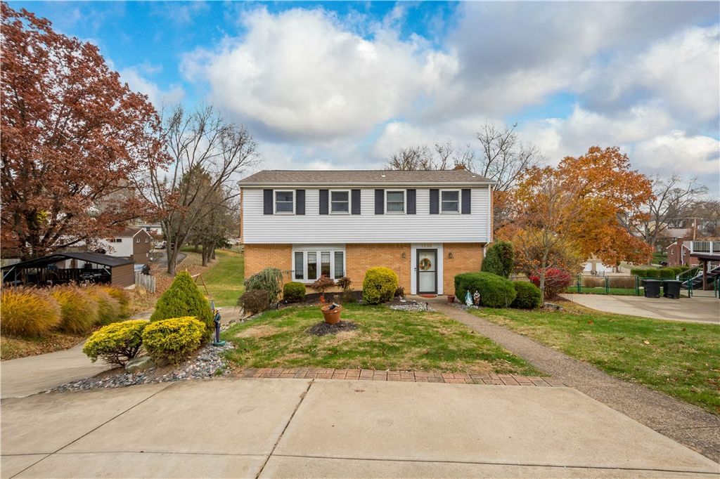 Photo of 1535 Theresa Ave, South Park, PA 15129 (MLS # 1733320)