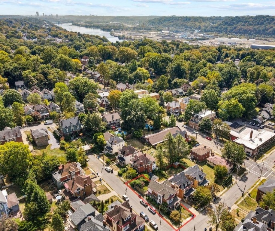 320 Dalzell Ave