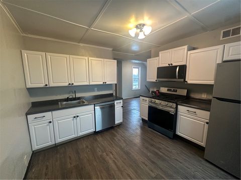 Photo of 335 Queensbury St #2, Pittsburgh, PA 15205 (MLS # 1736426)