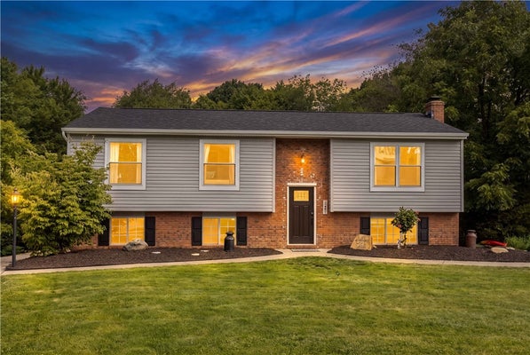 331 ROLLING HILLS RD, FREEDOM, PA 15042 - Image 1895bf2905ceff4e025f85f54d07fe8c/1545357166