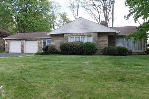 Photo of 101 White Oak Dr, Butler, PA 16001 (MLS # 1752658)