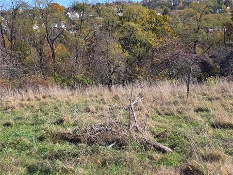 Photo of 159 Roseberry Ln, Pittsburgh, PA 15216 (MLS # 1736588)