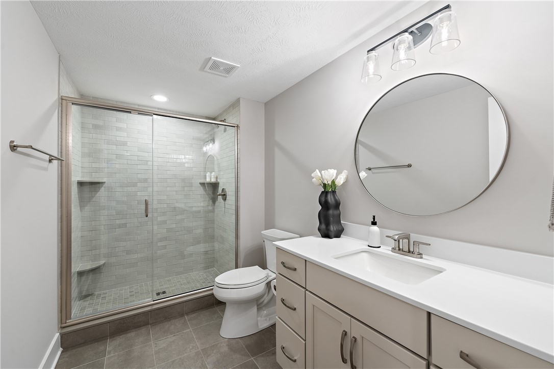 Cranberry Twp, Pennsylvania 16066, United States, 6 Bedrooms Bedrooms, ,6 BathroomsBathrooms,Residential,Active,81604