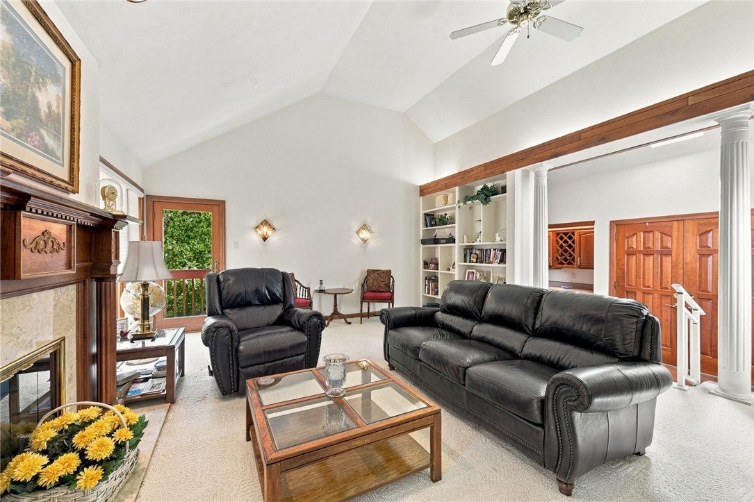 10040 Firethorn Dr.