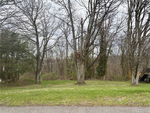 Photo of 0 Bellview Dr, Mc Kees Rocks, PA 15136 (MLS # 1747112)