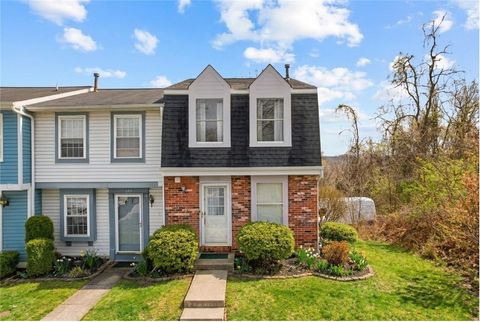 Photo of 220 Olde Orchard Dr, Bridgeville, PA 15017 (MLS # 1735971)