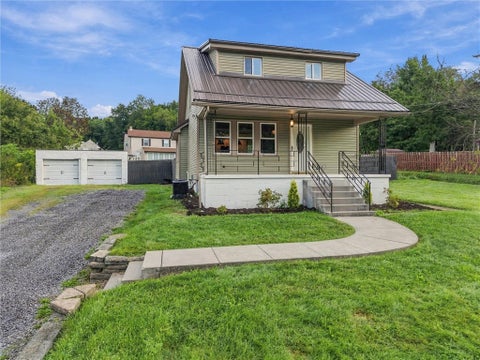 Photo for 817 Victory Rd