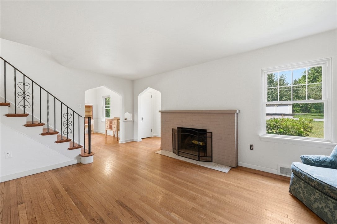 215 Twin Oaks