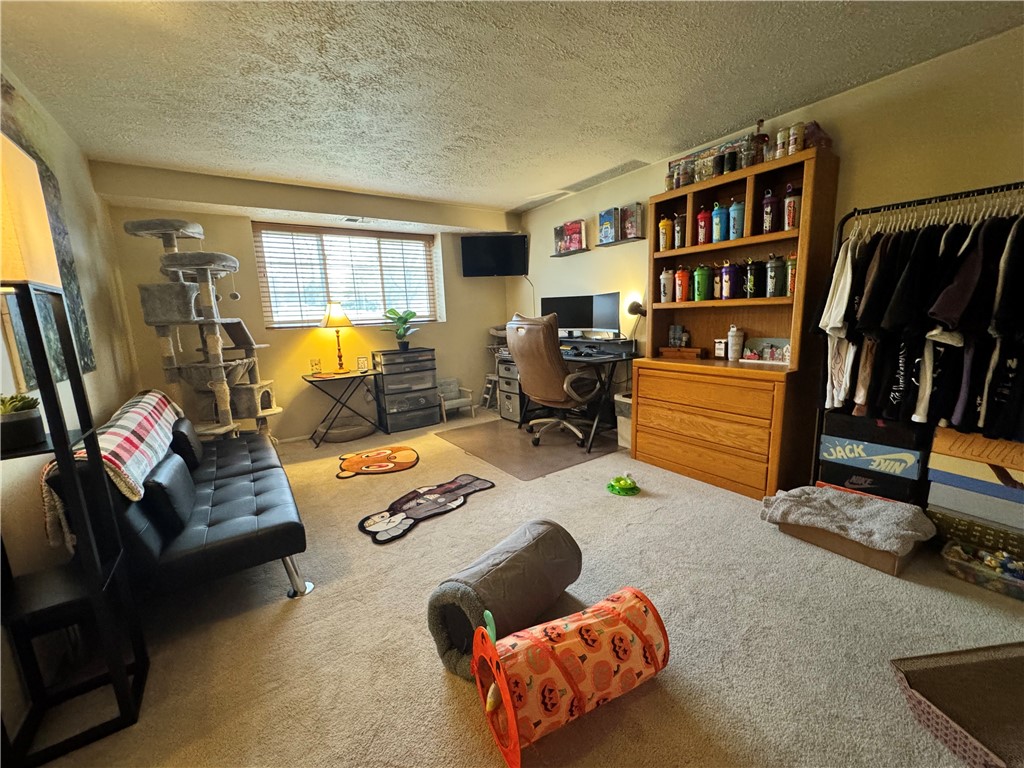 Cranberry Twp, Pennsylvania 16066, United States, 2 Bedrooms Bedrooms, ,1 BathroomBathrooms,Residential,Contingent,567