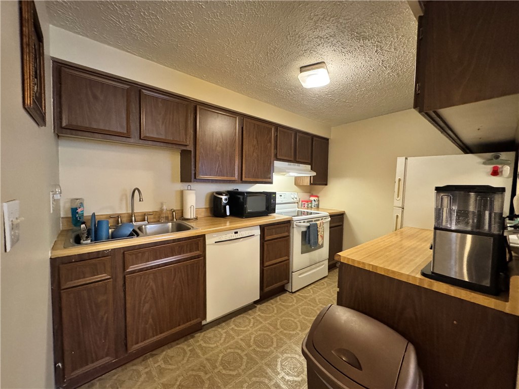 Cranberry Twp, Pennsylvania 16066, United States, 2 Bedrooms Bedrooms, ,1 BathroomBathrooms,Residential,Contingent,567