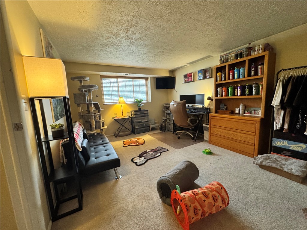 Cranberry Twp, Pennsylvania 16066, United States, 2 Bedrooms Bedrooms, ,1 BathroomBathrooms,Residential,Contingent,567
