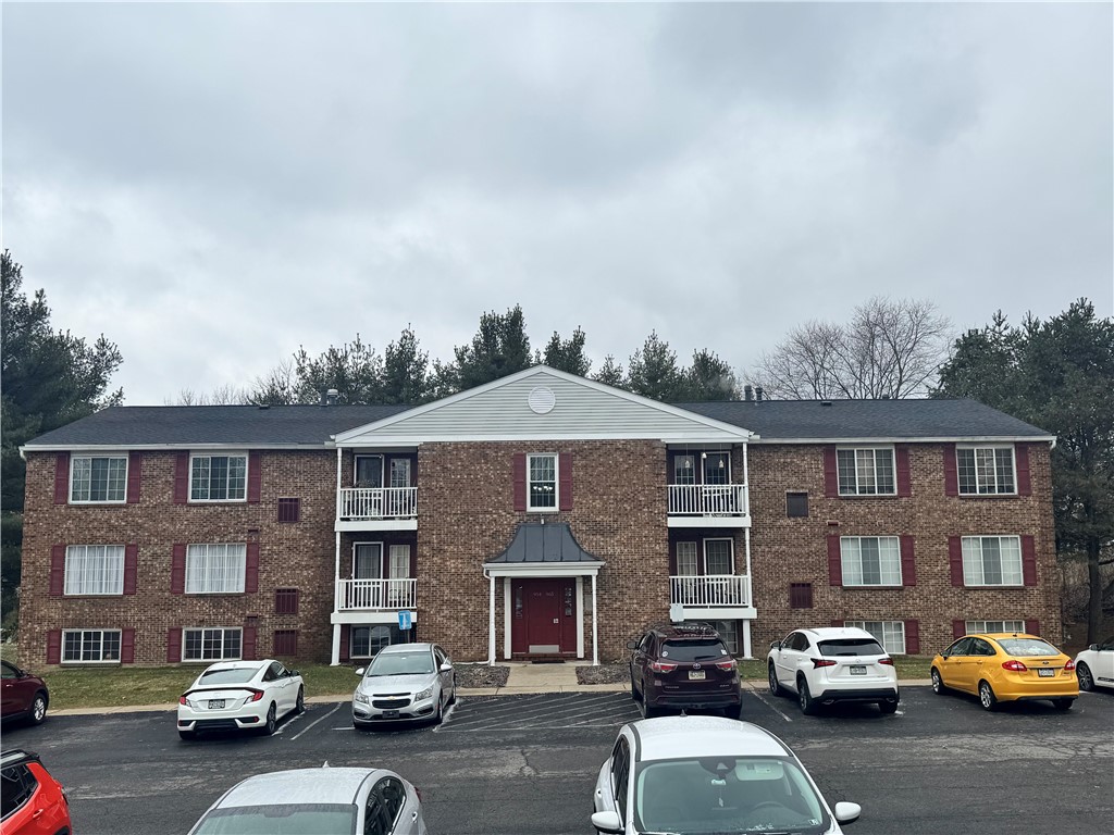 Cranberry Twp, Pennsylvania 16066, United States, 2 Bedrooms Bedrooms, ,1 BathroomBathrooms,Residential,Contingent,567