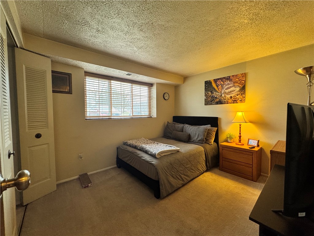 Cranberry Twp, Pennsylvania 16066, United States, 2 Bedrooms Bedrooms, ,1 BathroomBathrooms,Residential,Contingent,567
