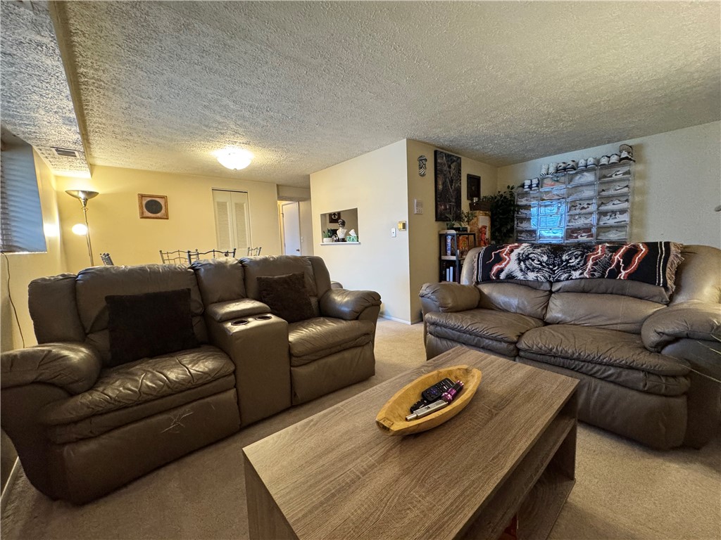 Cranberry Twp, Pennsylvania 16066, United States, 2 Bedrooms Bedrooms, ,1 BathroomBathrooms,Residential,Contingent,567