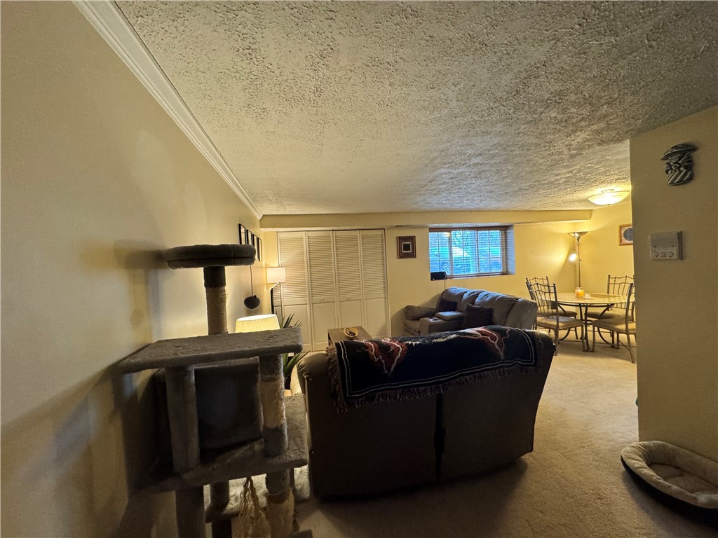 Cranberry Twp, Pennsylvania 16066, United States, 2 Bedrooms Bedrooms, ,1 BathroomBathrooms,Residential,Contingent,567