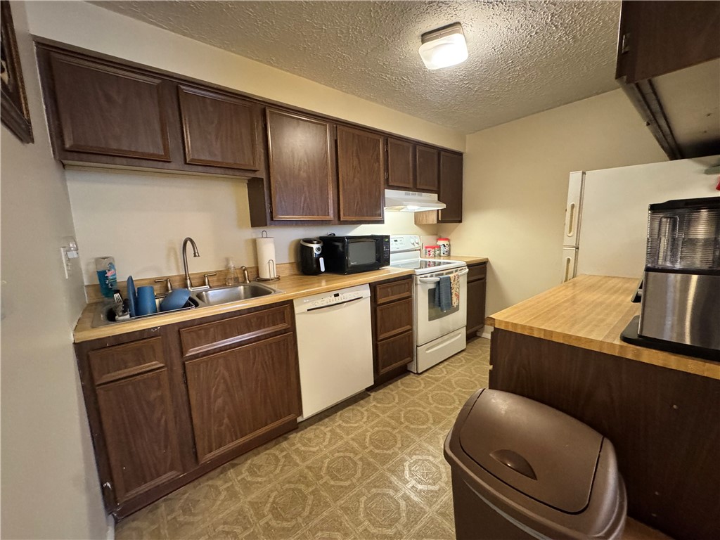 Cranberry Twp, Pennsylvania 16066, United States, 2 Bedrooms Bedrooms, ,1 BathroomBathrooms,Residential,Contingent,567