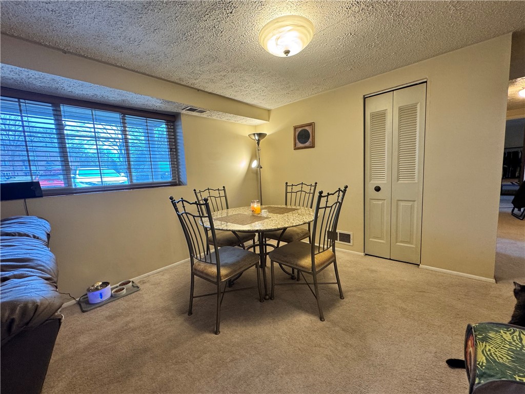 Cranberry Twp, Pennsylvania 16066, United States, 2 Bedrooms Bedrooms, ,1 BathroomBathrooms,Residential,Contingent,567