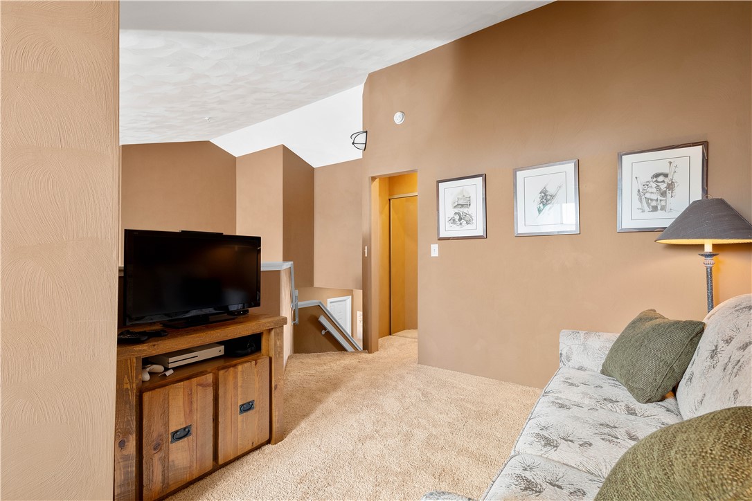 Seven Springs Resort, Pennsylvania 15622, United States, 4 Bedrooms Bedrooms, ,3 BathroomsBathrooms,Residential,Pending,12433