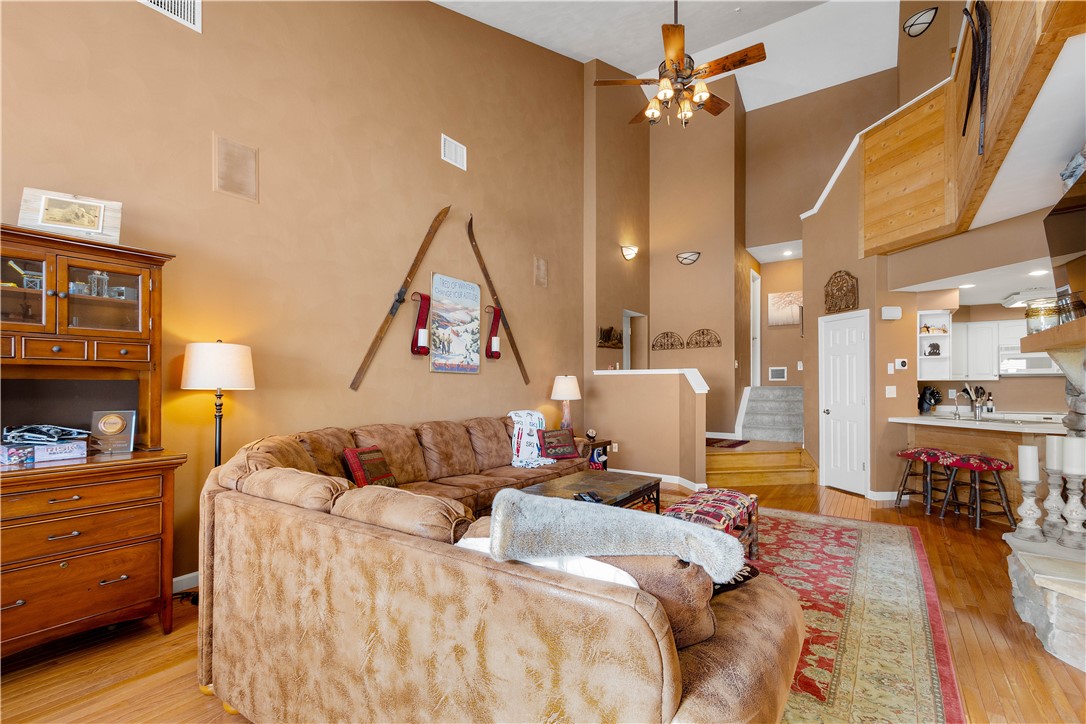 Seven Springs Resort, Pennsylvania 15622, United States, 4 Bedrooms Bedrooms, ,3 BathroomsBathrooms,Residential,Pending,12433