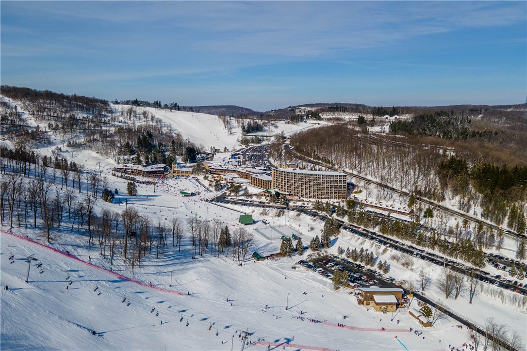 Seven Springs Resort, Pennsylvania 15622, United States, 4 Bedrooms Bedrooms, ,3 BathroomsBathrooms,Residential,Pending,12433