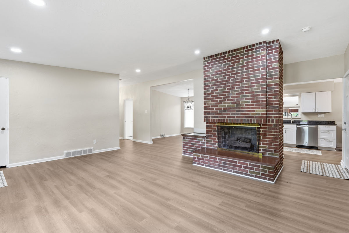 9218 Oak Court