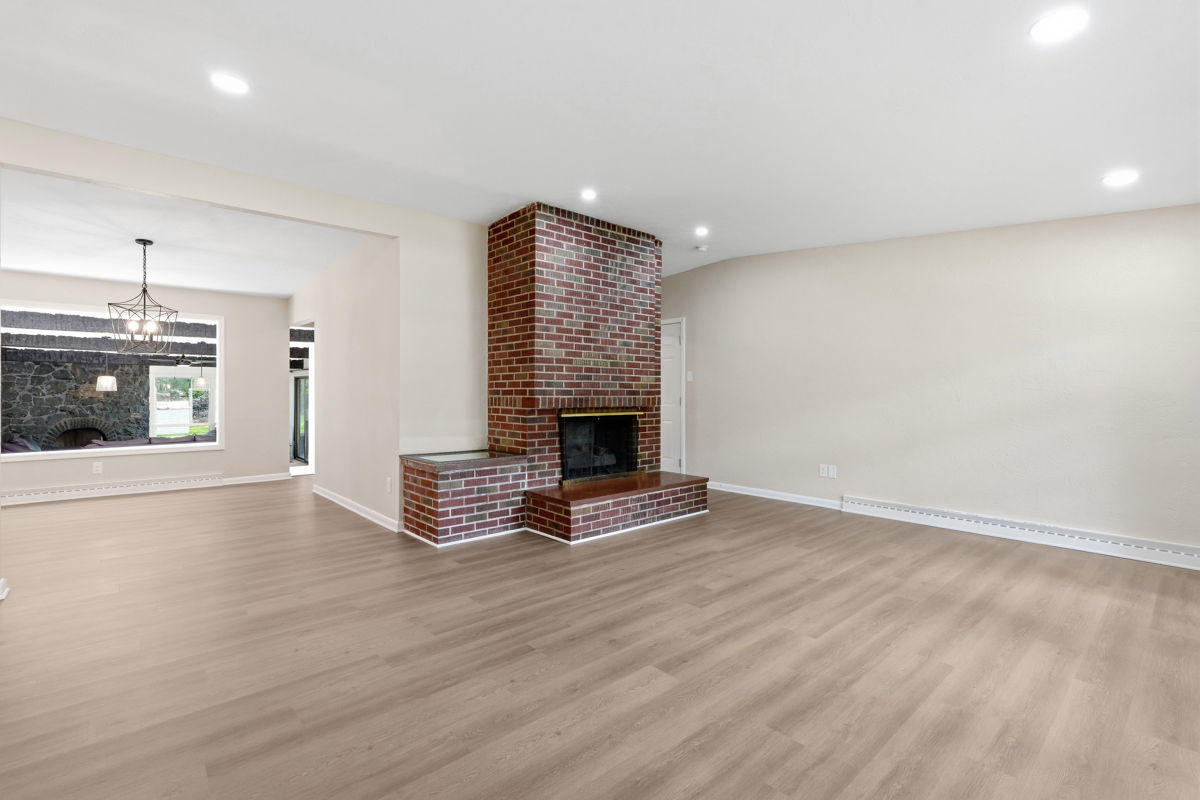 9218 Oak Court
