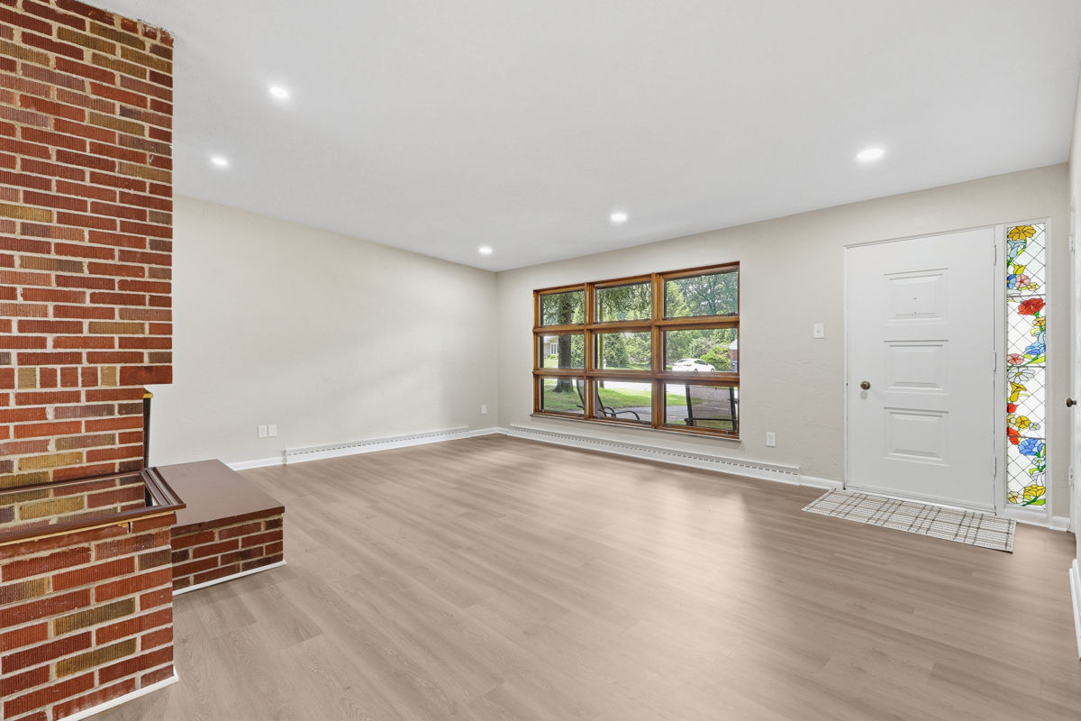 9218 Oak Court