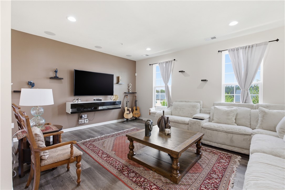 108 Noble Woods Dr