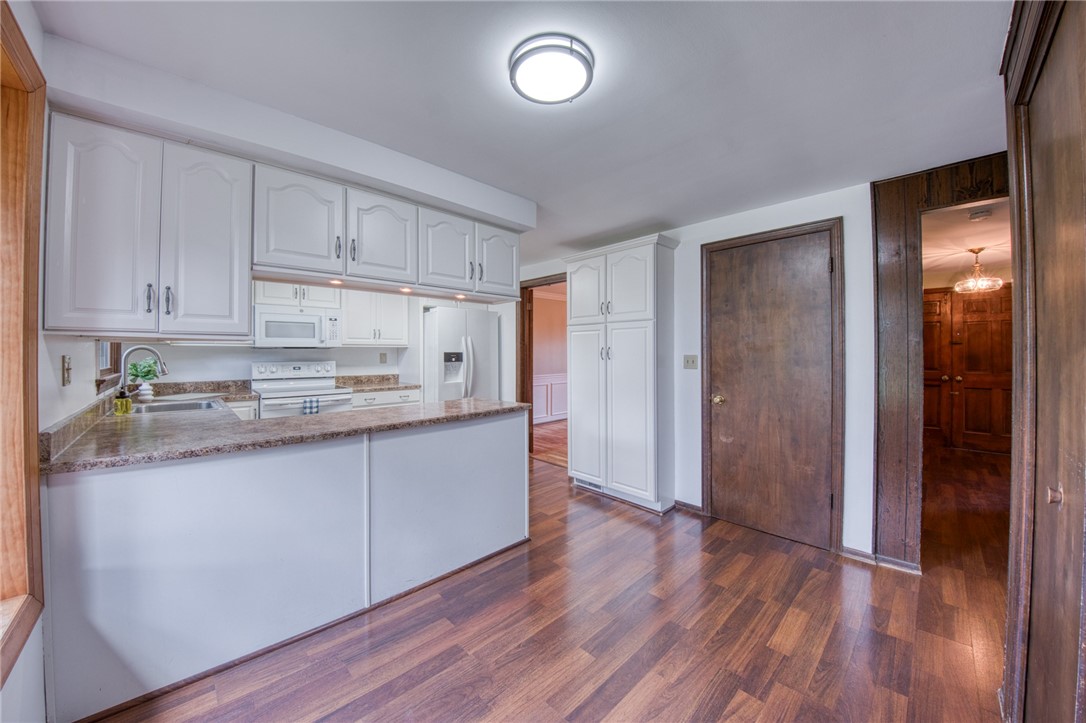 Pleasant Hills, Pennsylvania 15236, United States, 4 Bedrooms Bedrooms, ,3 BathroomsBathrooms,Residential,Active,166193