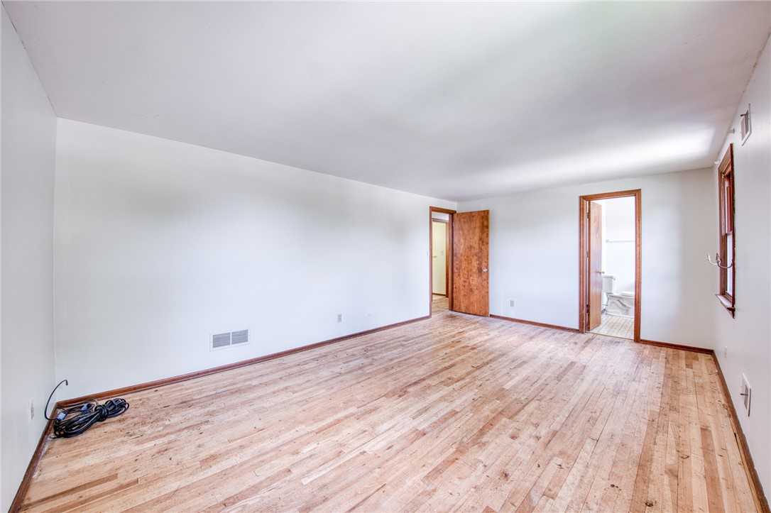 Pleasant Hills, Pennsylvania 15236, United States, 4 Bedrooms Bedrooms, ,3 BathroomsBathrooms,Residential,Active,166193