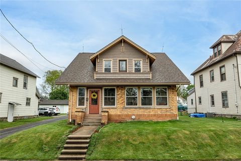Photo of 518 Stewart Ave, Grove City, PA 16127 (MLS # 1751552)