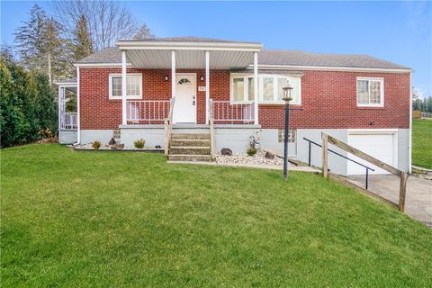 Photo of 941 Whitehead Ln, Irwin, PA 15642 (MLS # 1762636)