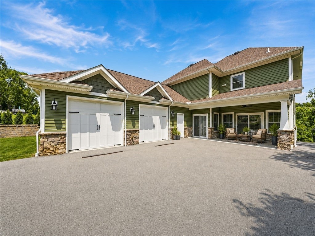 2215 Hyland Rd