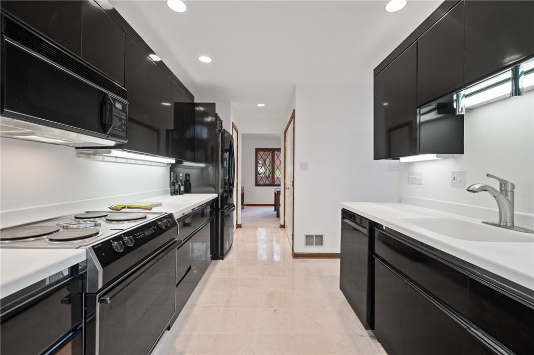 Franklin Park, Pennsylvania 15143, United States, 3 Bedrooms Bedrooms, ,3 BathroomsBathrooms,Residential,Pending,100951